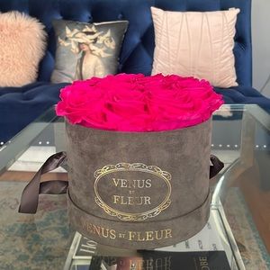 Venus et Fleur Hot Pink roses with Gray felt vase